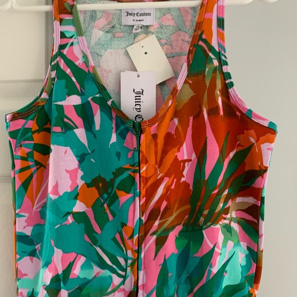 XS JUICY COUTURE
Printed Zip Front Tank Jumpsuit In Tropical Palm Cambo new nwt - Picture 5 of 16
